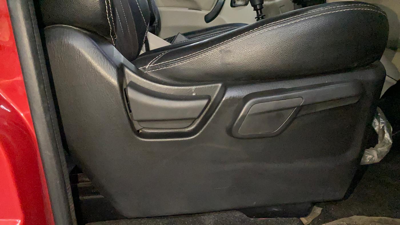 2022 Mahindra SCORPIO CLASSIC S11 MT 7S CC, Diesel, Manual, 25,948 km, Driver Side Adjustment Panel
