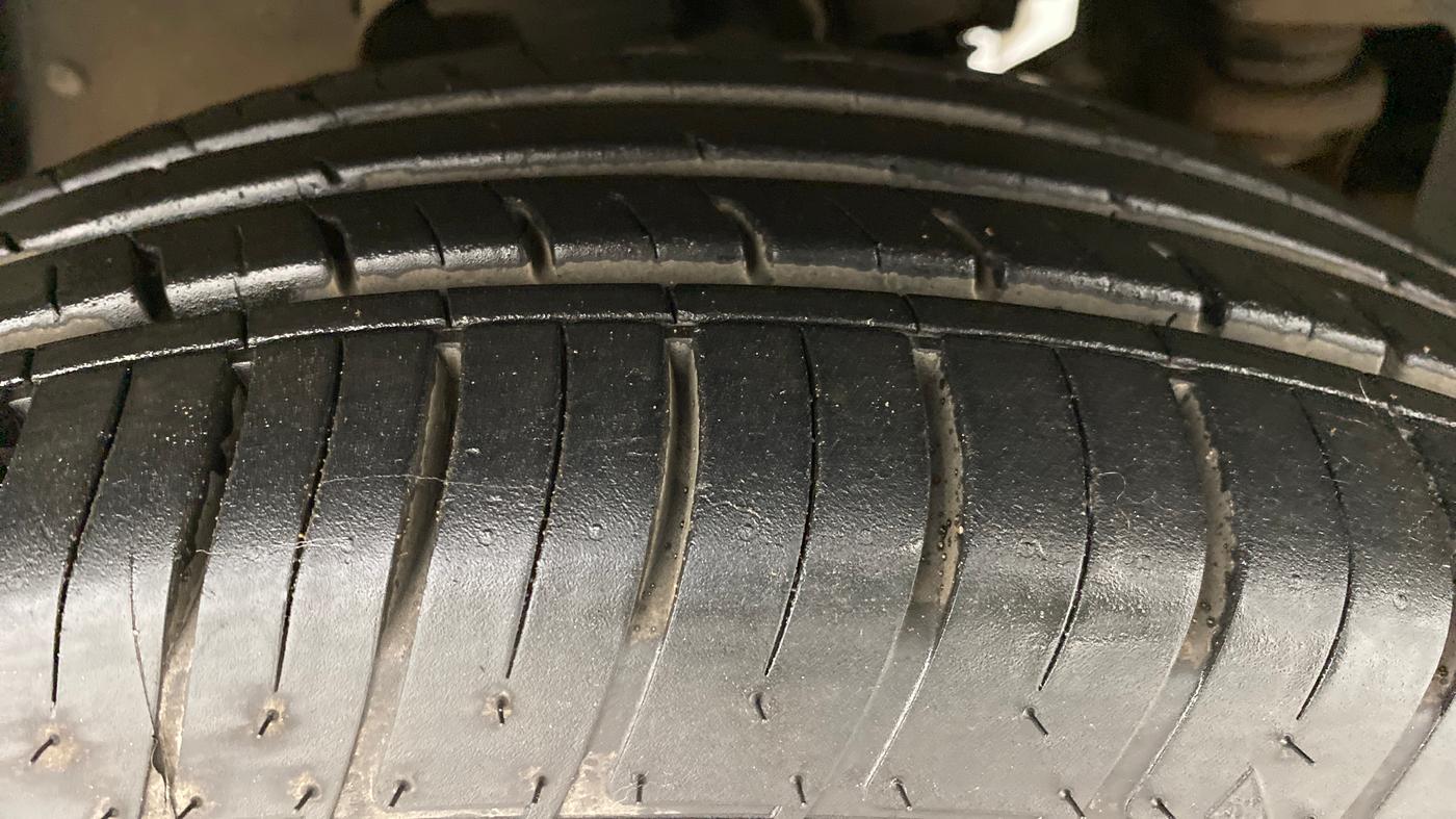 2019 Mahindra TUV 300 PLUS P8, Diesel, Manual, 65,674 km, Right Front Tyre Tread