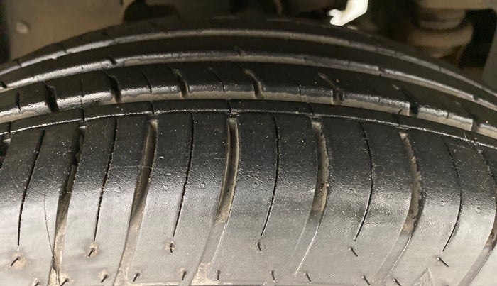 2019 Mahindra TUV 300 PLUS P8, Diesel, Manual, 65,674 km, Right Front Tyre Tread