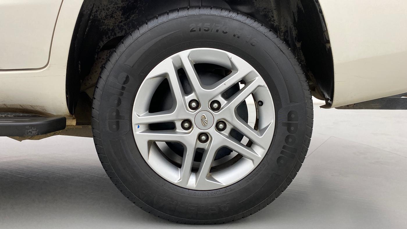 2019 Mahindra TUV 300 PLUS P8, Diesel, Manual, 65,674 km, Left Rear Wheel