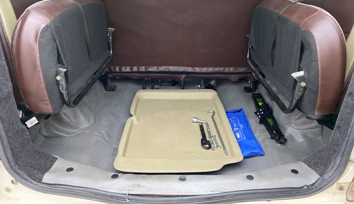 2019 Mahindra TUV 300 PLUS P8, Diesel, Manual, 65,674 km, Boot Inside