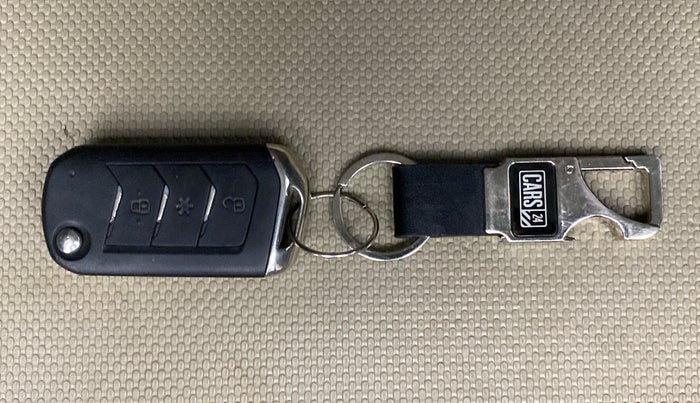 2019 Mahindra TUV 300 PLUS P8, Diesel, Manual, 65,674 km, Key Close Up