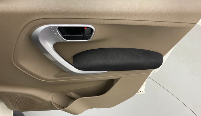 2019 Mahindra TUV 300 PLUS P8, Diesel, Manual, 65,674 km, Driver Side Door Panels Control