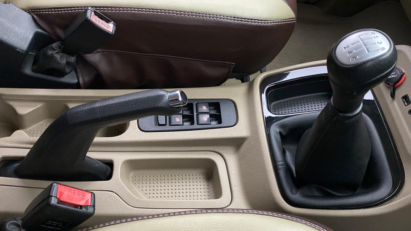 2019 Mahindra TUV 300 PLUS P8, Diesel, Manual, 65,674 km, Gear Lever