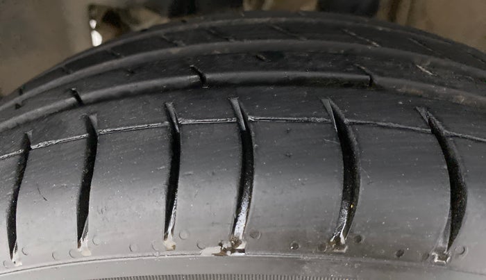 2015 Datsun Go T, Petrol, Manual, 78,195 km, Left Front Tyre Tread