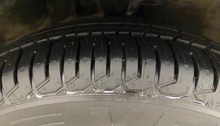 2013 Hyundai i10 MAGNA 1.2, Petrol, Manual, 66,847 km, Right Front Tyre Tread