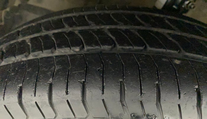2013 Maruti Swift VXI, Petrol, Manual, 82,511 km, Left Front Tyre Tread