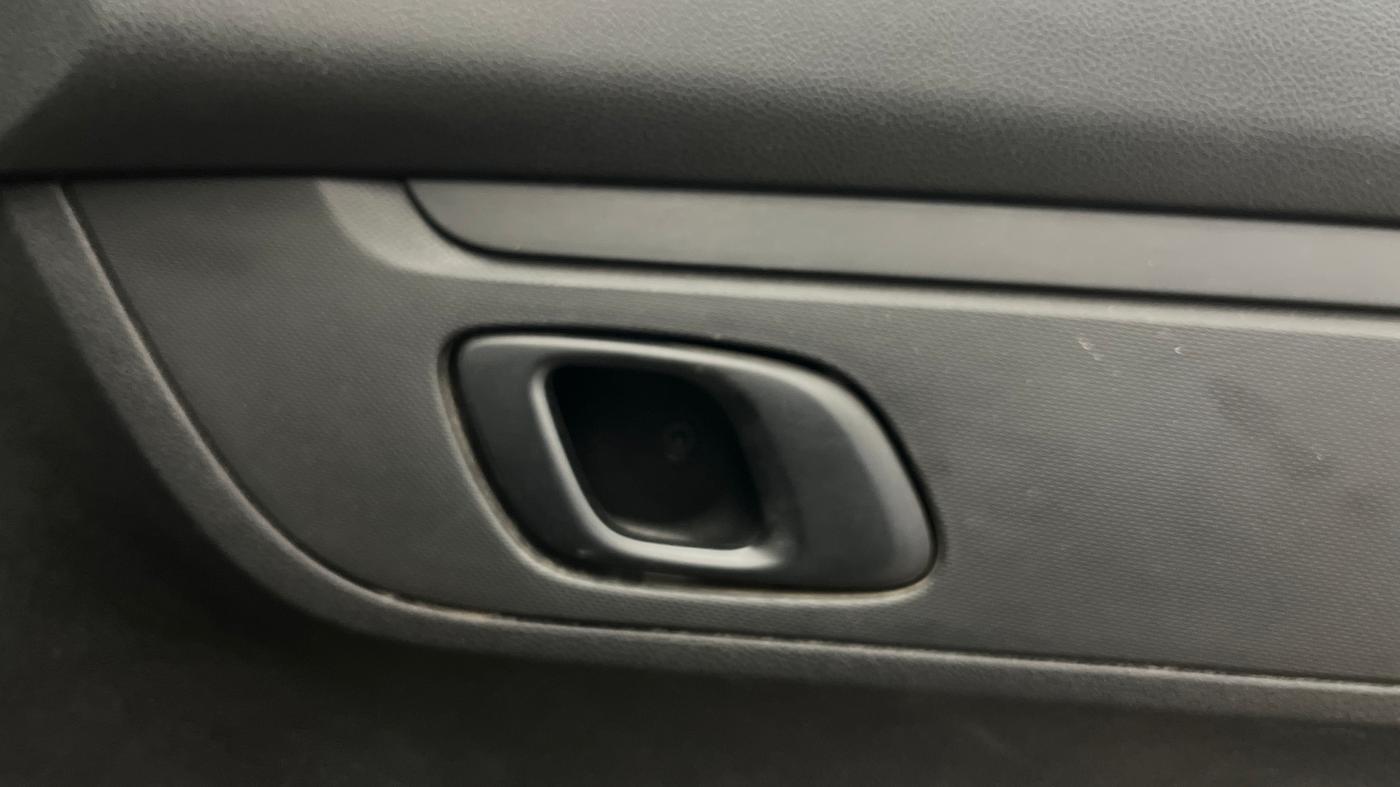 2018 Renault Kwid RXT 1.0 AMT (O), Petrol, Automatic, 20,678 km, Driver Side Door Panels Control
