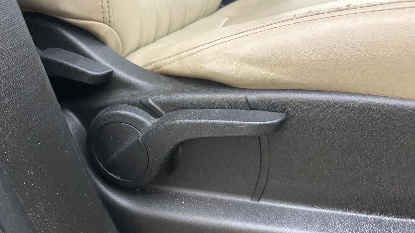 2021 Mahindra XUV500 W9 AT, Diesel, Automatic, 66,102 km, Driver Side Adjustment Panel