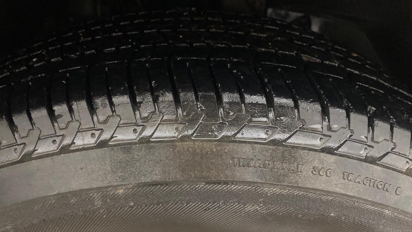 2021 Mahindra XUV500 W9 AT, Diesel, Automatic, 66,102 km, Right Front Tyre Tread