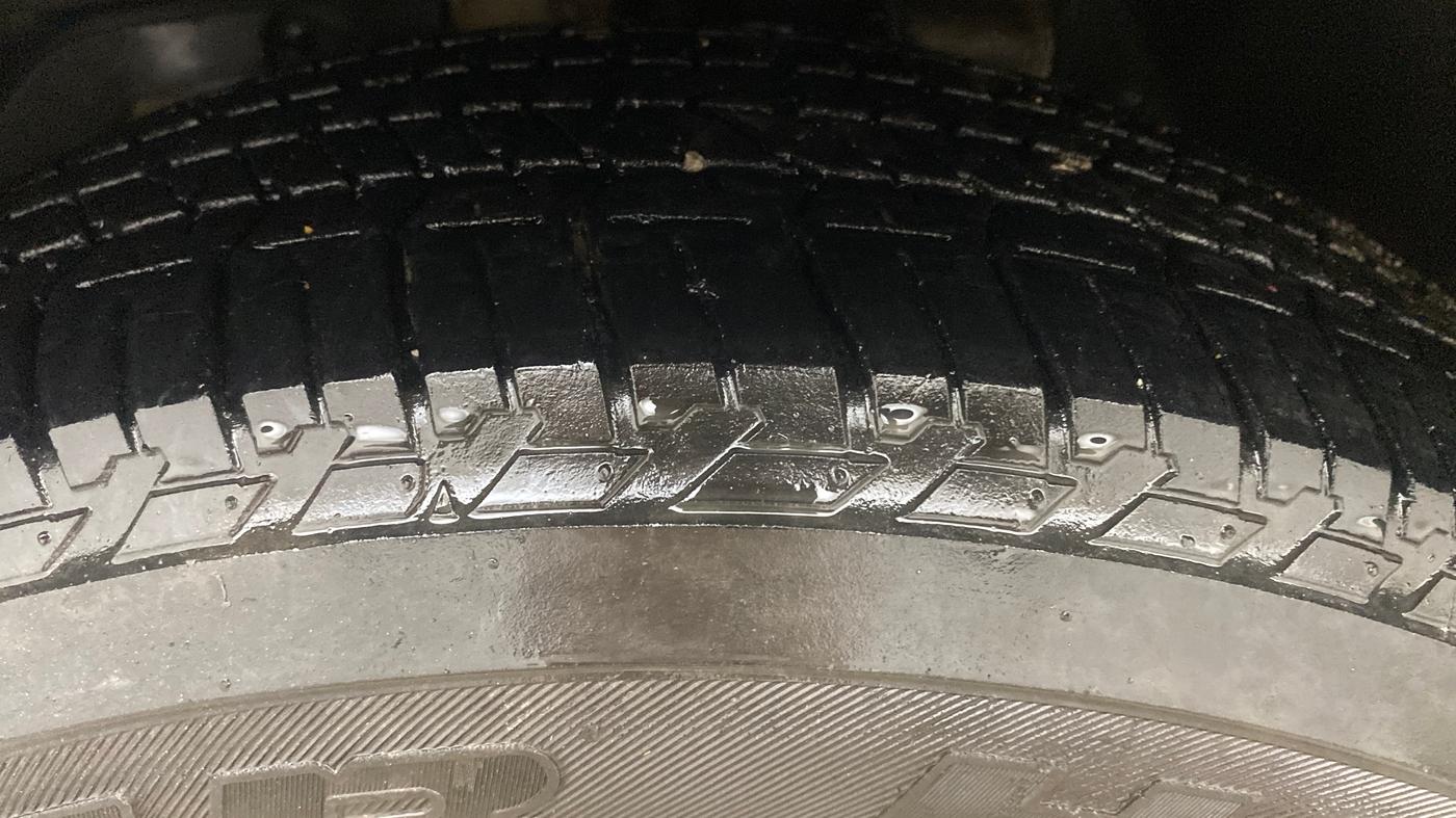 2021 Mahindra XUV500 W9 AT, Diesel, Automatic, 66,102 km, Left Front Tyre Tread