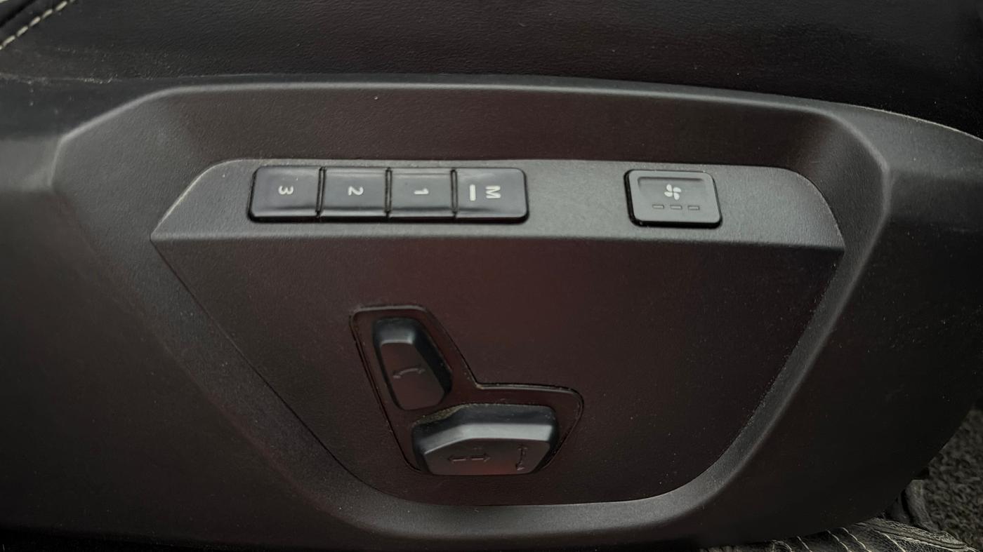 2024 Tata Harrier FEARLESS PLUS DUAL TONE, Diesel, Manual, 23,262 km, Driver Side Adjustment Panel