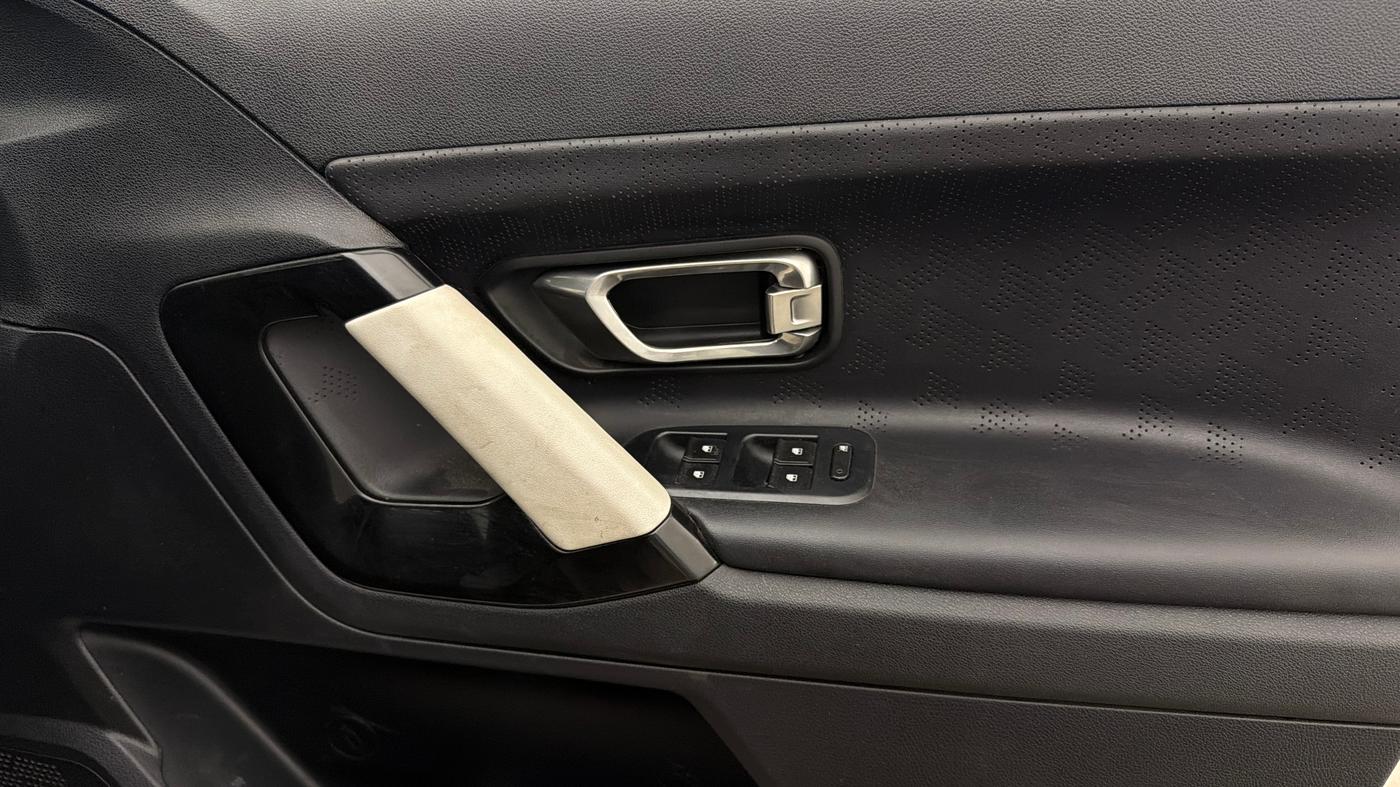 2024 Tata Harrier FEARLESS PLUS DUAL TONE, Diesel, Manual, 23,262 km, Driver Side Door Panels Control