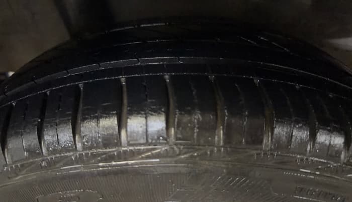 2015 Honda Brio VX MT, Petrol, Manual, 33,055 km, Right Rear Tyre Tread