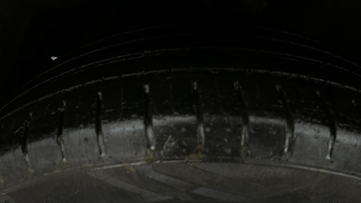 2017 Maruti Baleno ALPHA CVT PETROL 1.2, Petrol, Automatic, 36,362 km, Left Front Tyre Tread