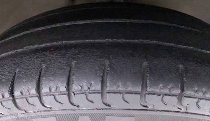 2018 Maruti Alto 800 LXI, Petrol, Manual, 67,913 km, Right Front Tyre Tread