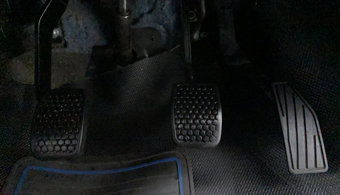 2018 Maruti Alto 800 LXI, Petrol, Manual, 67,913 km, Pedals