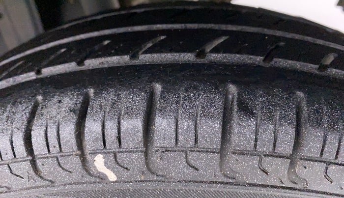 2018 Maruti Alto 800 LXI, Petrol, Manual, 67,913 km, Left Rear Tyre Tread