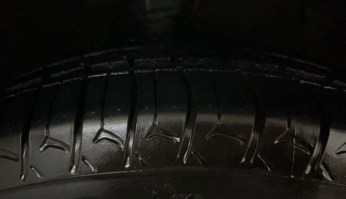 2017 Hyundai Grand i10 SPORTZ (O) AT 1.2 KAPPA VTVT, Petrol, Automatic, 38,356 km, Right Front Tyre Tread