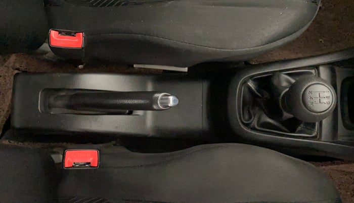 2014 Maruti Swift VXI, Petrol, Manual, 92,804 km, Gear Lever