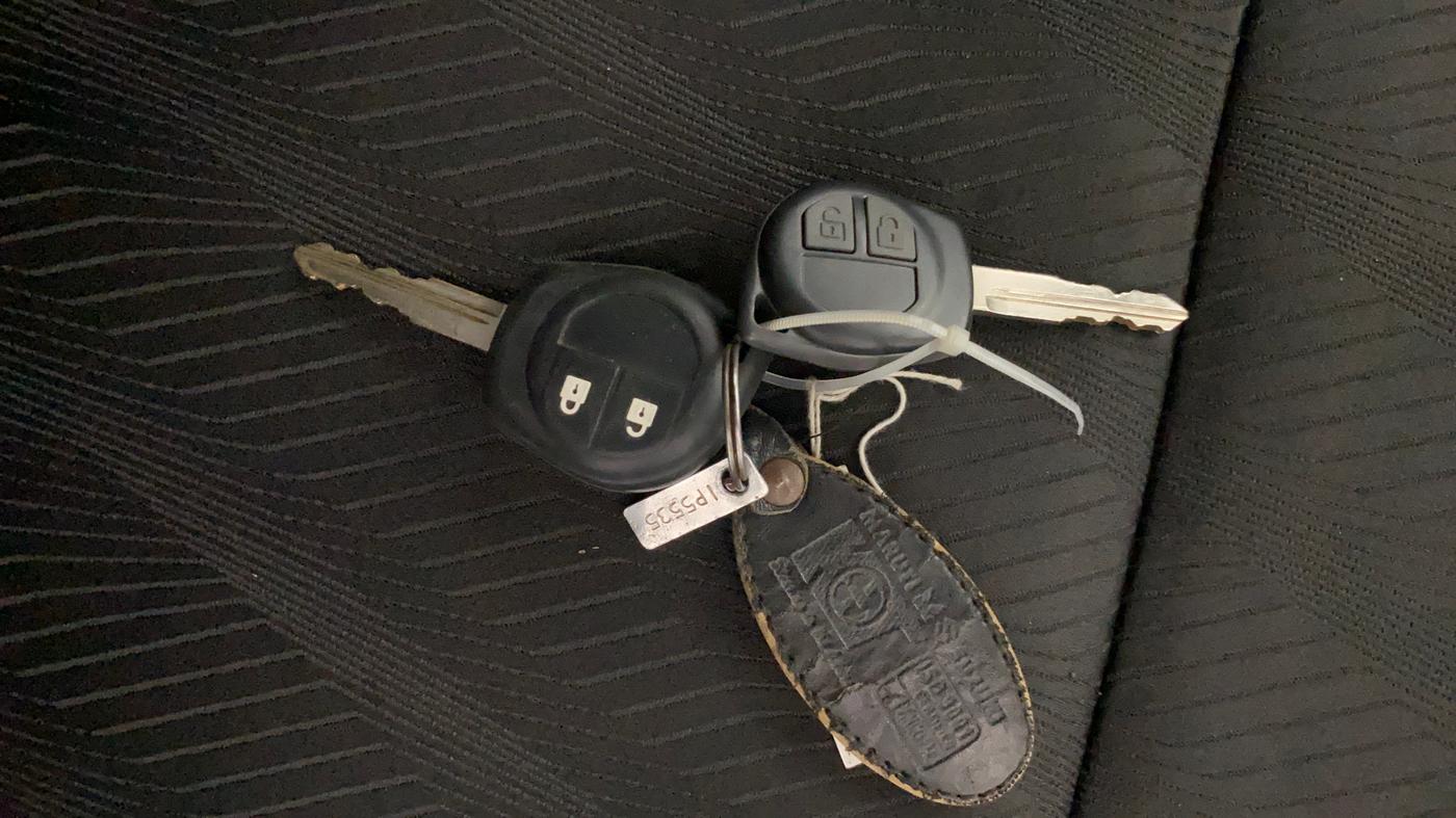2014 Maruti Swift VXI, Petrol, Manual, 92,804 km, Key Close Up