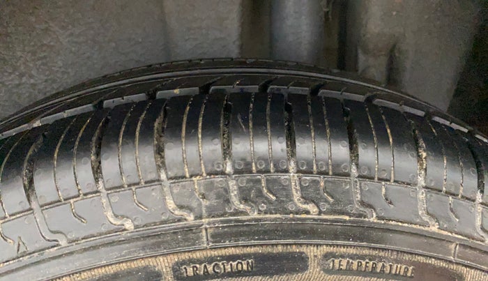 2014 Maruti Swift VXI, Petrol, Manual, 92,804 km, Left Rear Tyre Tread