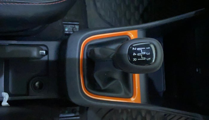 2021 Tata PUNCH ADVENTURE MT, Petrol, Manual, 33,291 km, Gear Lever