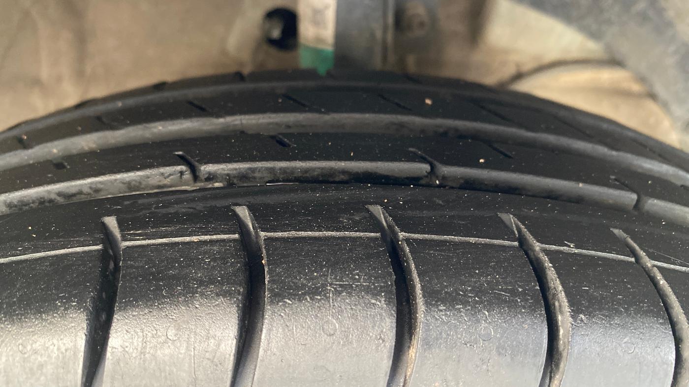 2022 Maruti Dzire VXI CNG, CNG, Manual, 77,499 km, Right Front Tyre Tread