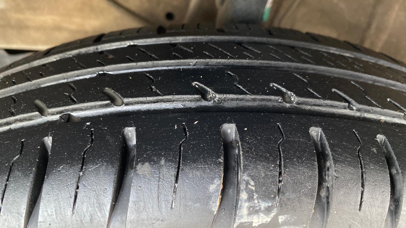 2022 Maruti Dzire VXI CNG, CNG, Manual, 77,499 km, Left Front Tyre Tread