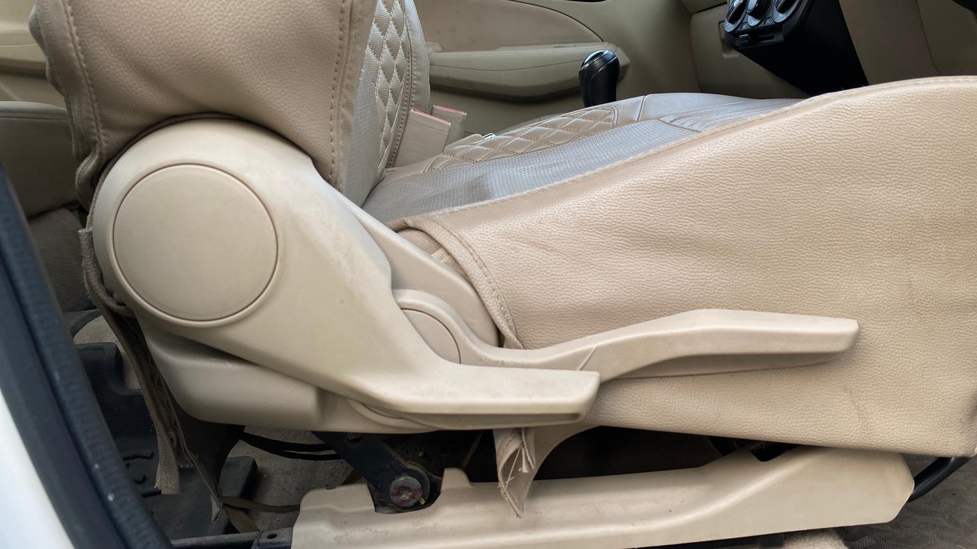 2022 Maruti Dzire VXI CNG, CNG, Manual, 77,499 km, Driver Side Adjustment Panel