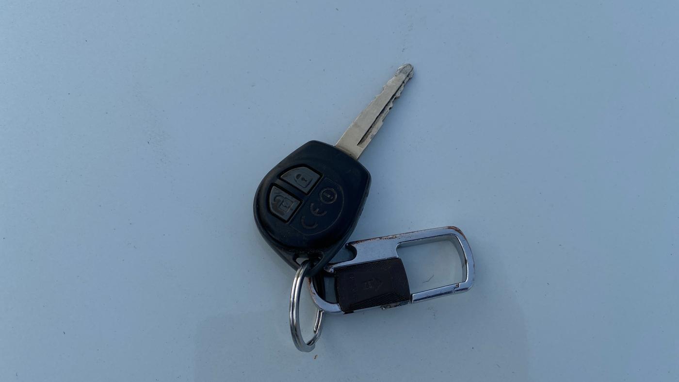 2022 Maruti Dzire VXI CNG, CNG, Manual, 77,499 km, Key Close Up