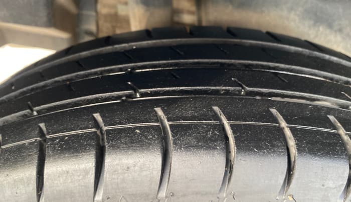 2022 Maruti Dzire VXI CNG, CNG, Manual, 77,499 km, Right Rear Tyre Tread