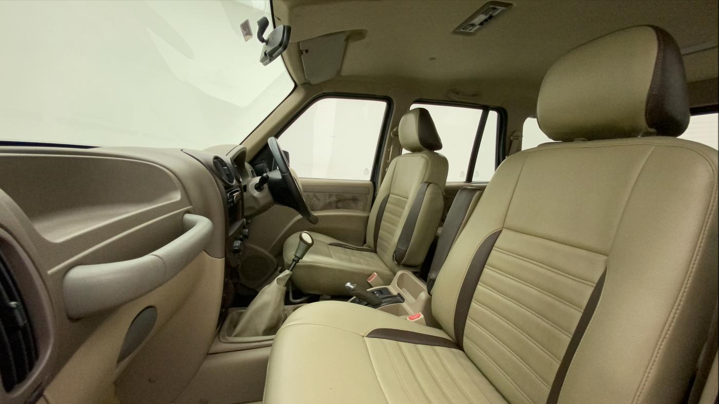 2011 Mahindra Scorpio SLE, Diesel, Manual, 1,16,174 km, Right Side Front Door Cabin