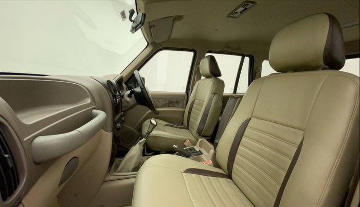 2011 Mahindra Scorpio SLE, Diesel, Manual, 1,16,174 km, Right Side Front Door Cabin