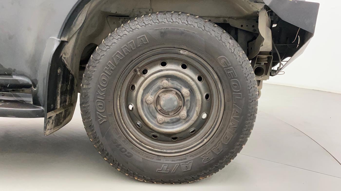 2011 Mahindra Scorpio SLE, Diesel, Manual, 1,16,174 km, Right Front Wheel