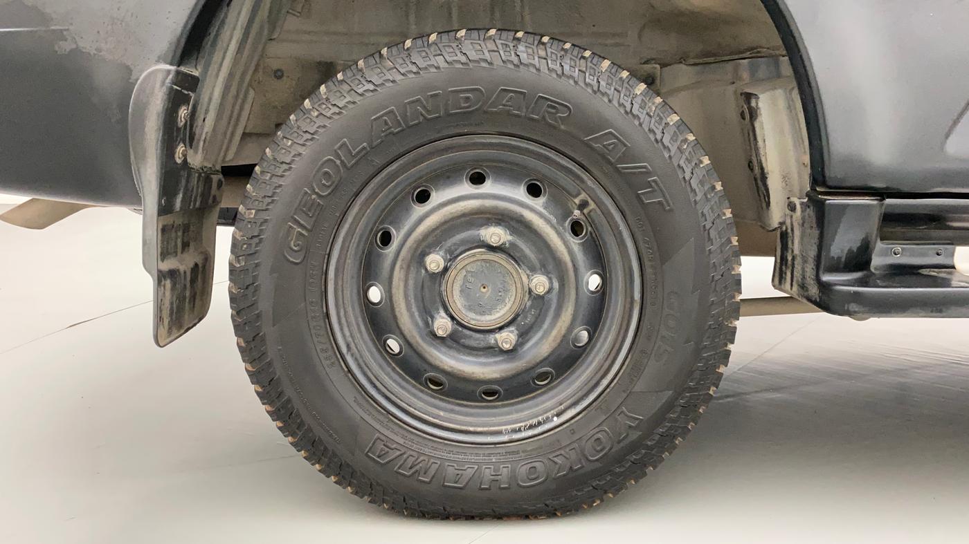 2011 Mahindra Scorpio SLE, Diesel, Manual, 1,16,174 km, Right Rear Wheel