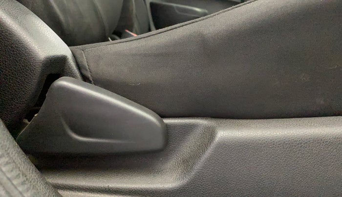 2018 Renault Kwid RXT 1.0 (O), Petrol, Manual, 69,645 km, Driver Side Adjustment Panel