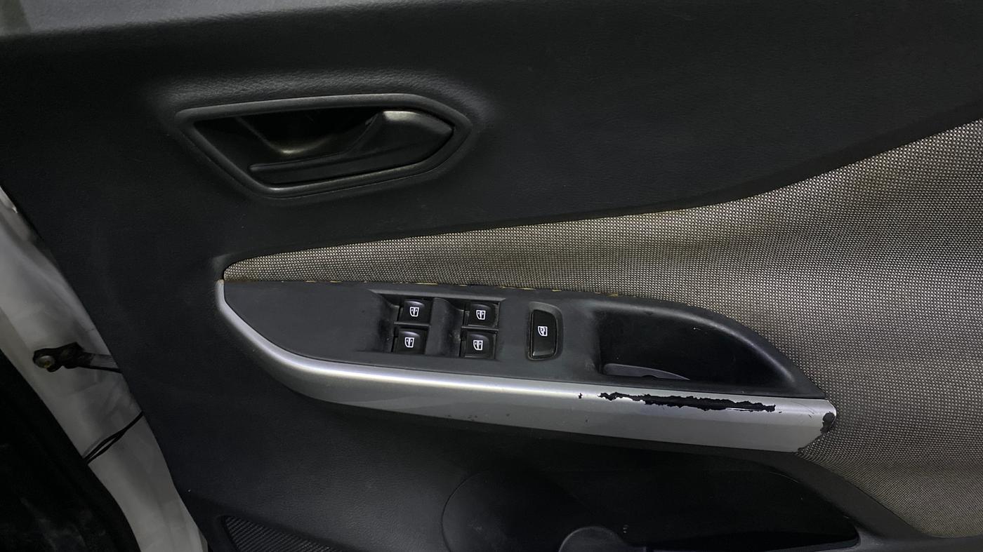 2023 Nissan MAGNITE XE, Petrol, Manual, 56,362 km, Driver Side Door Panels Control