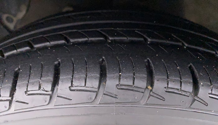 2017 Hyundai Grand i10 SPORTZ 1.2 KAPPA VTVT, Petrol, Manual, 96,786 km, Left Front Tyre Tread