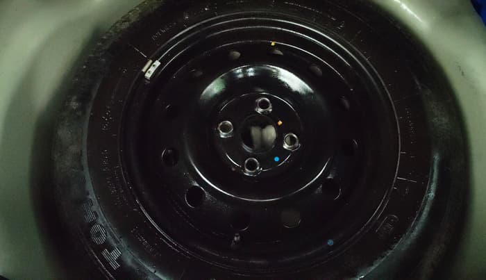 2013 Maruti Swift VXI, Petrol, Manual, 21,231 km, Spare Tyre