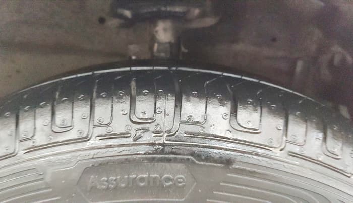 2013 Maruti Swift VXI, Petrol, Manual, 21,231 km, Right Front Tyre Tread