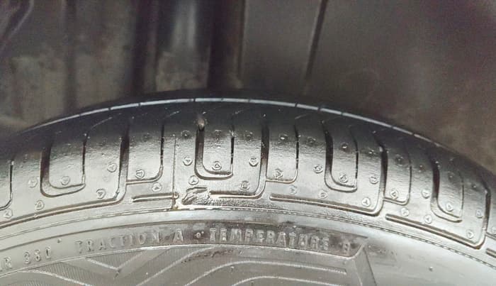 2013 Maruti Swift VXI, Petrol, Manual, 21,231 km, Right Rear Tyre Tread