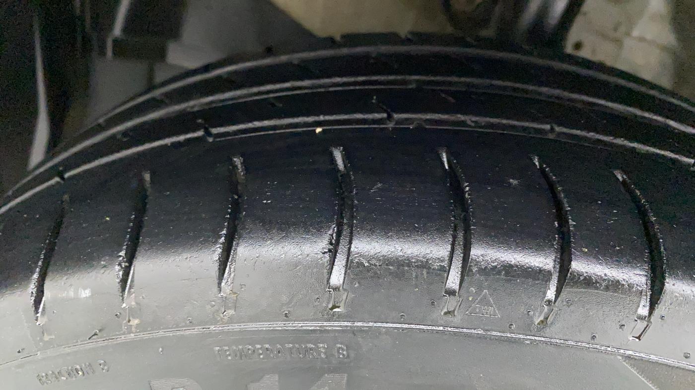2013 Honda Amaze 1.2L I-VTEC EX, CNG, Manual, 93,278 km, Left Front Tyre Tread