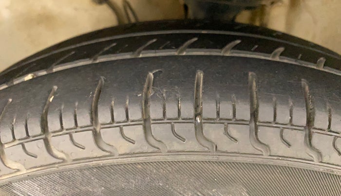 2019 Maruti Alto VXI, Petrol, Manual, 67,329 km, Left Front Tyre Tread
