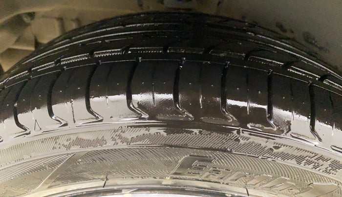 2015 Tata Zest XMS PETROL, Petrol, Manual, 1,27,331 km, Right Rear Tyre Tread