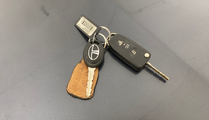 2015 Tata Zest XMS PETROL, Petrol, Manual, 1,27,331 km, Key Close Up