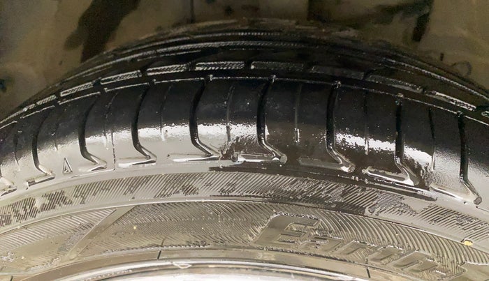 2015 Tata Zest XMS PETROL, Petrol, Manual, 1,27,331 km, Right Front Tyre Tread