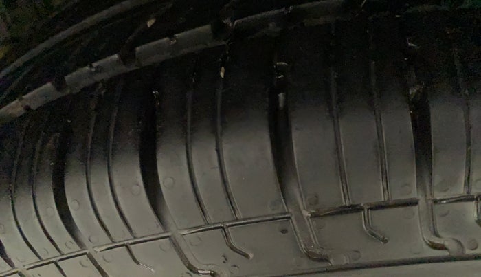 2017 Maruti Swift VXI, Petrol, Manual, 47,322 km, Left Rear Tyre Tread