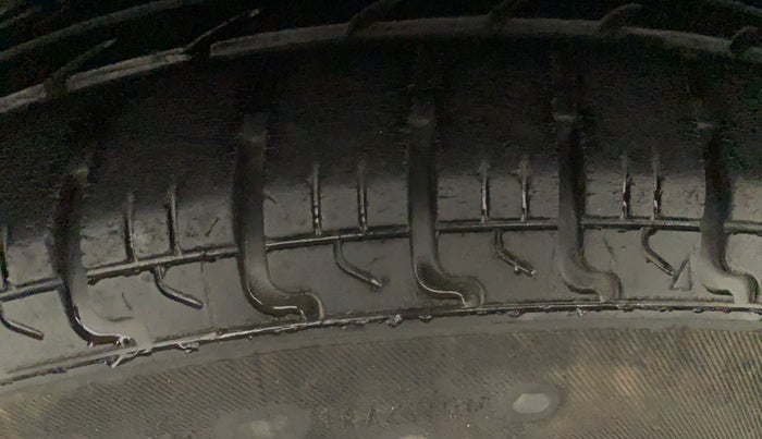 2017 Maruti Swift VXI, Petrol, Manual, 47,322 km, Right Rear Tyre Tread