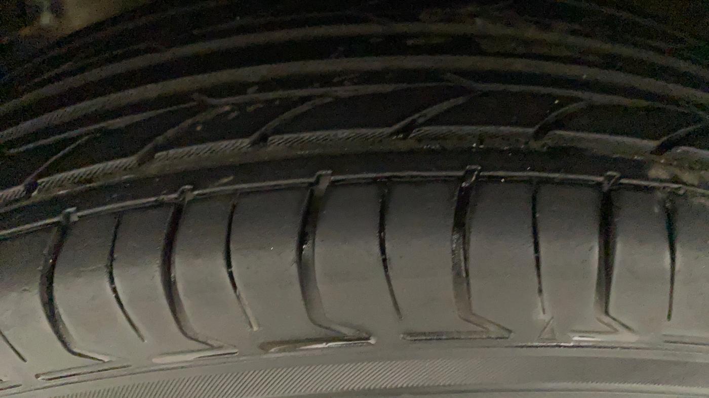 2017 Maruti Swift VXI, Petrol, Manual, 47,322 km, Left Front Tyre Tread